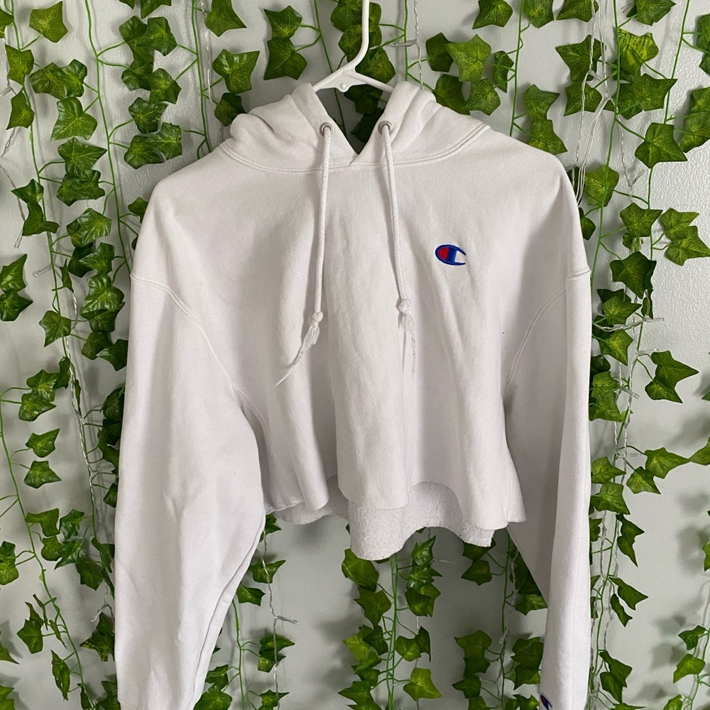 White cropped champion hoodie